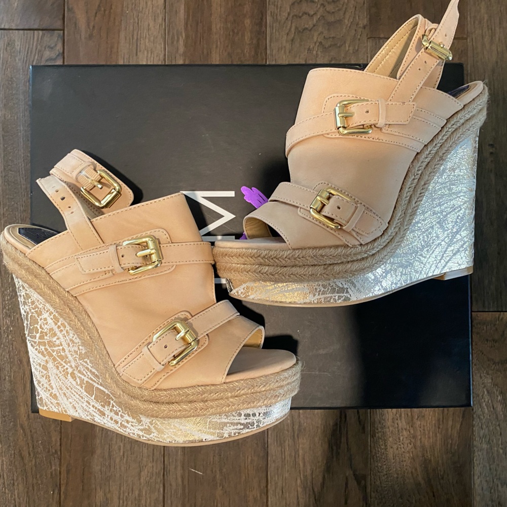 Donald Pliner NEW wedges. Very sexy